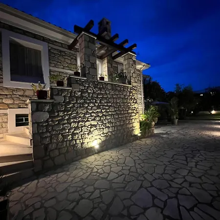 Carpe Diem Corinthian 2 *