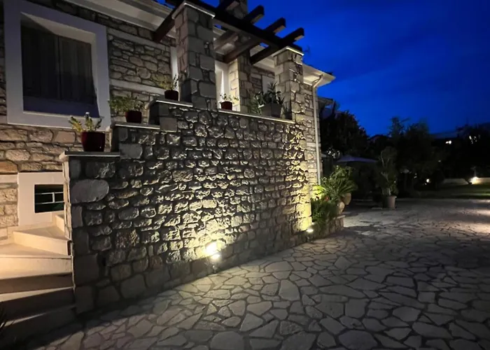 Carpe Diem Corinthian 2 *